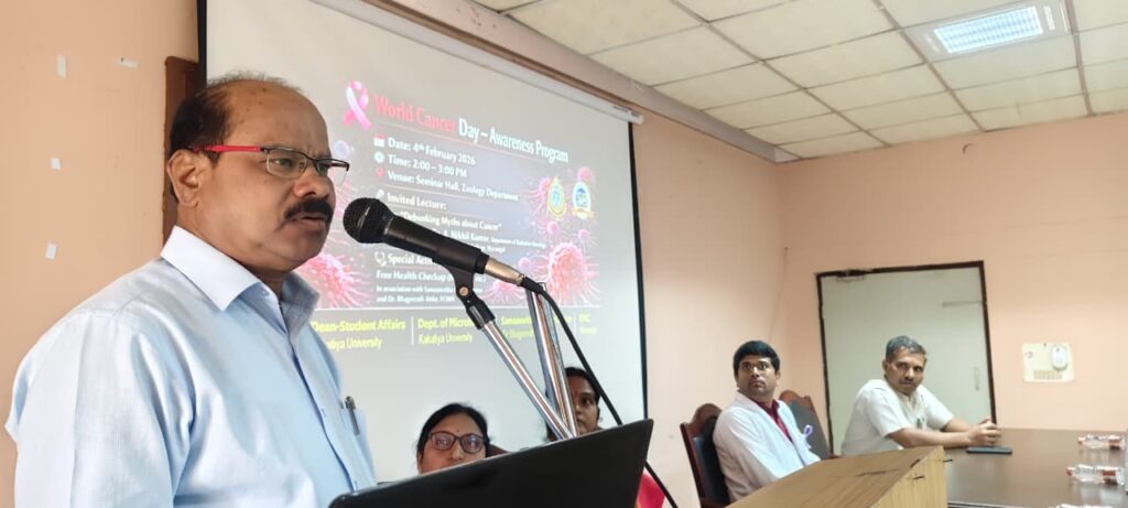 మాట్లాడుతున్న కేయూ రిజిస్ట్రార్